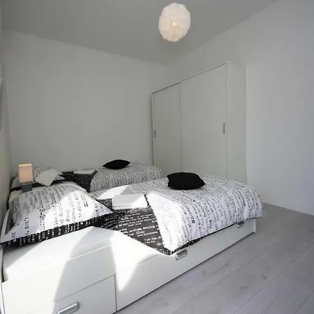 Family Friendly House With A Swimming Pool - 22902 Holiday home
